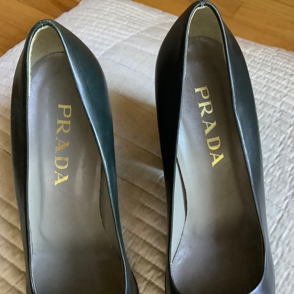 Prada Pointed Toe Leather Heeled Pumps Dark Green SZ 39.5 - Picture 3 of 14
